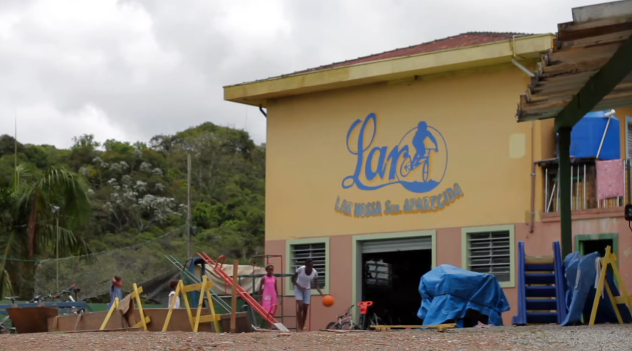 Pedalando para o futuro: a reportagem que mostra por que o Lar Nossa Senhora Aparecida transforma vidas